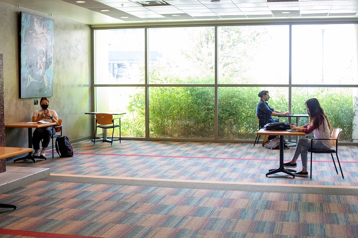 The Quiet Lounge with students wearing masks and studying